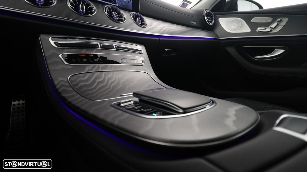 Mercedes-Benz CLS 300 d 4Matic 9G-TRONIC AMG Line - 23