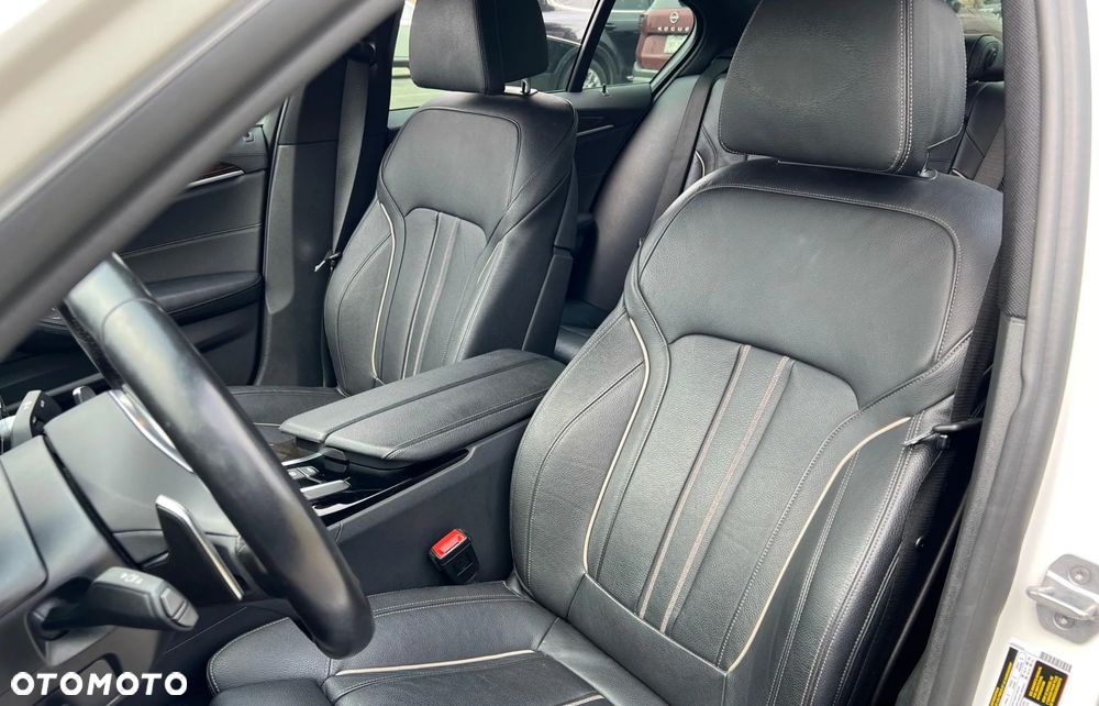 BMW Seria 5 530i xDrive M Sport Edition - 8