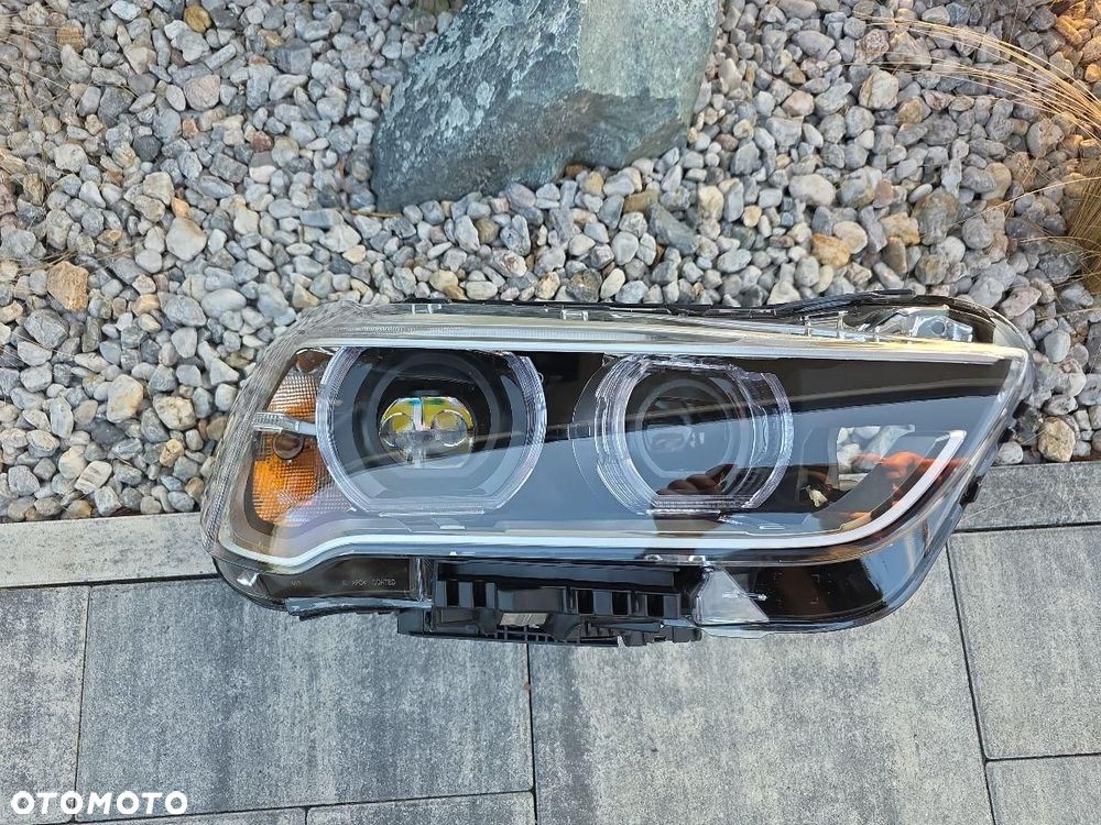 BMW X1 F48 Lampa prawa przód Full Led Dynamic 6311-7472222-02 - 7