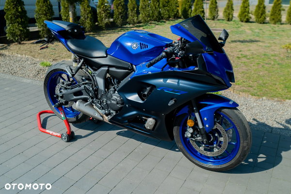 Yamaha R7
