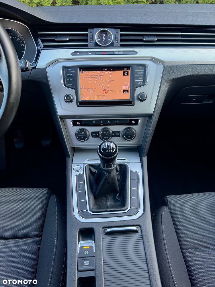 Volkswagen Passat 2.0 TDI (BlueMotion Technology) Comfortline - 4