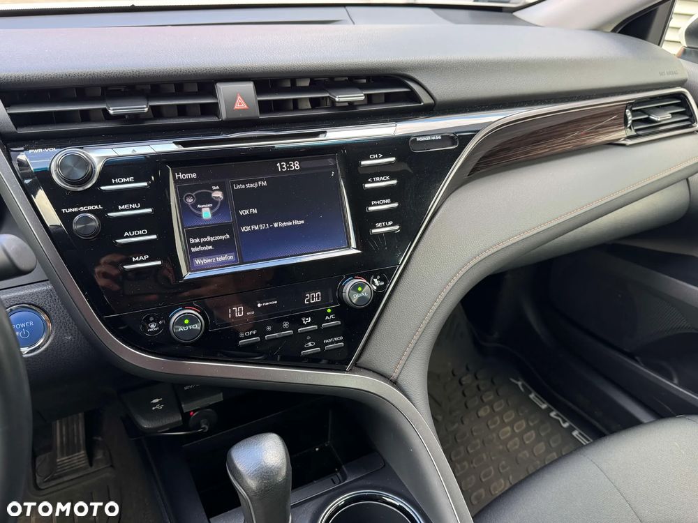 Toyota Camry 2.5 Hybrid Comfort CVT - 28