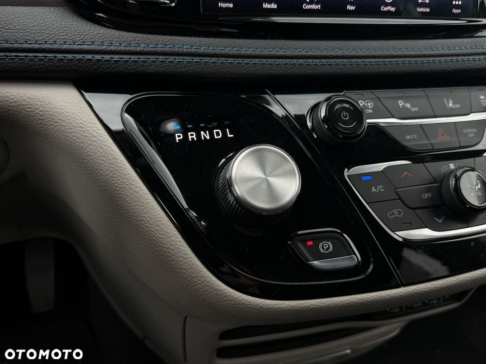 Chrysler Pacifica - 32