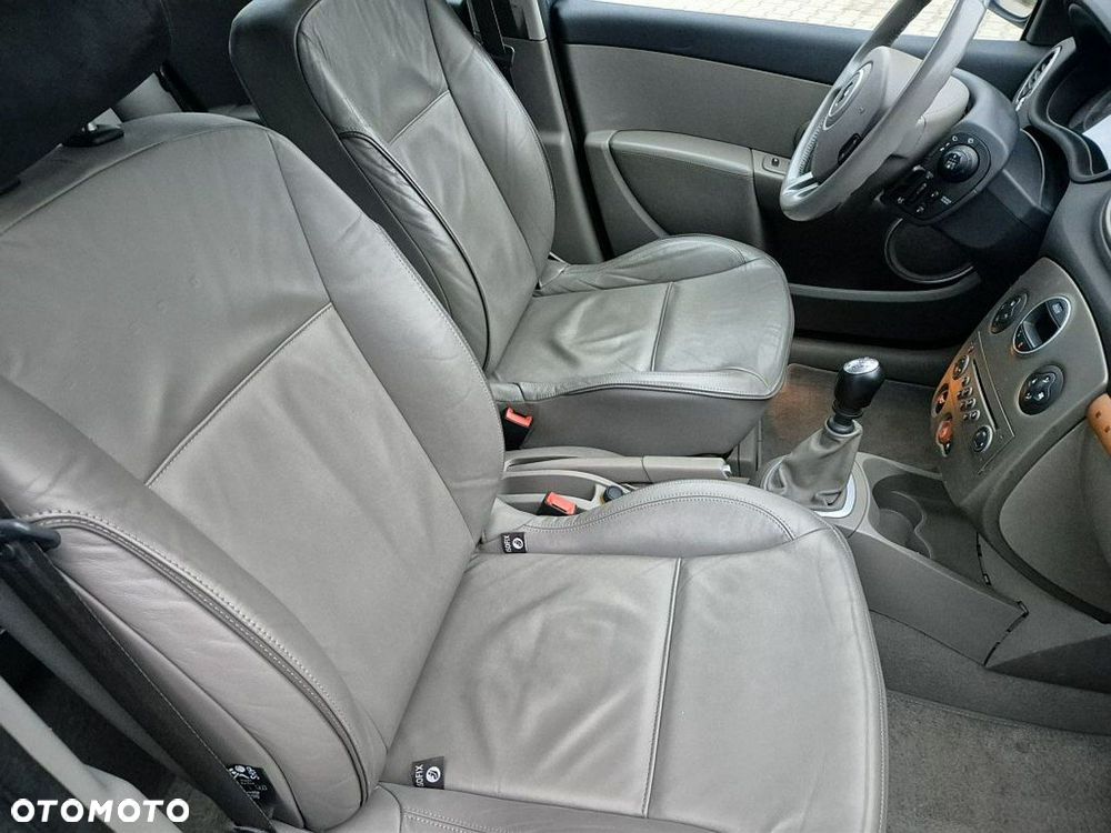 Renault Clio 1.5 dCi ESP Initiale - 23