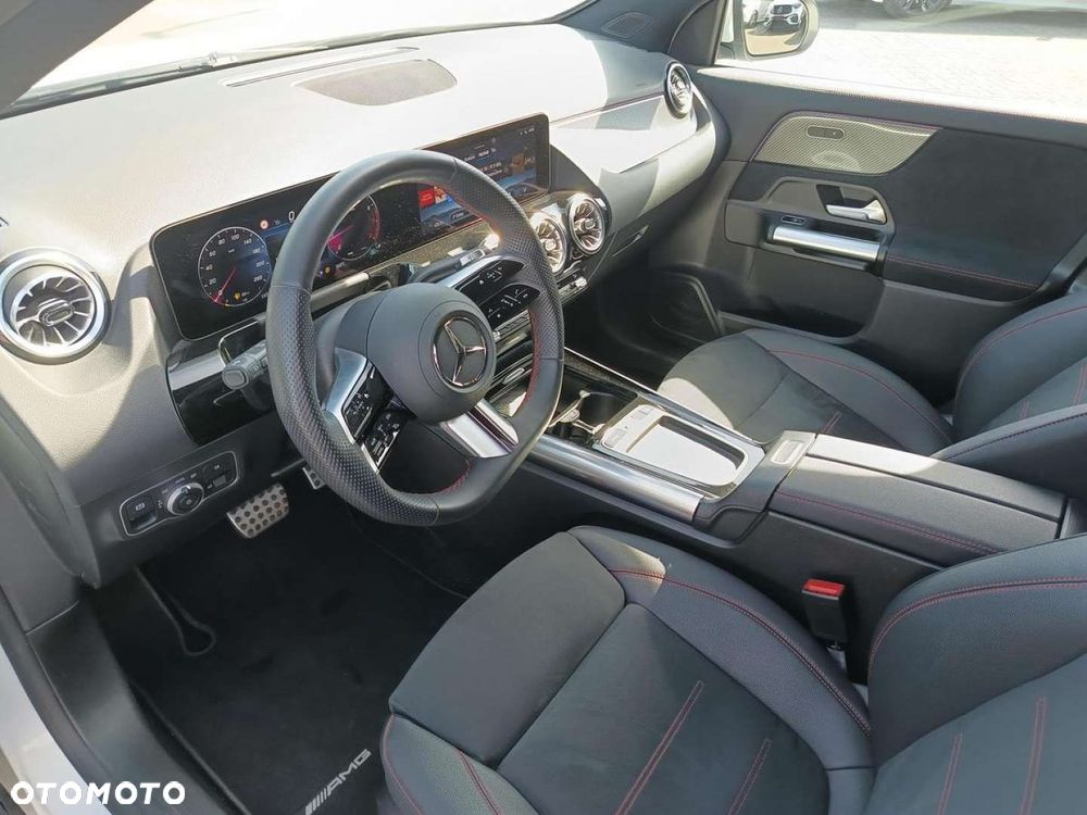 Mercedes-Benz GLA - 11