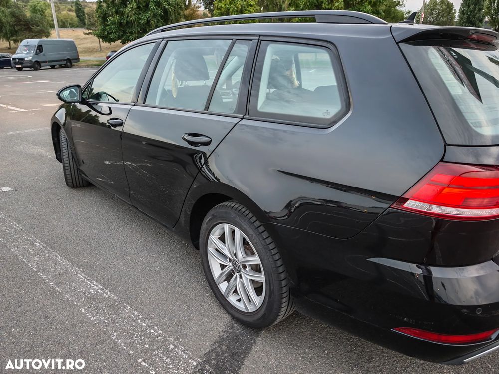 Volkswagen Golf - 6