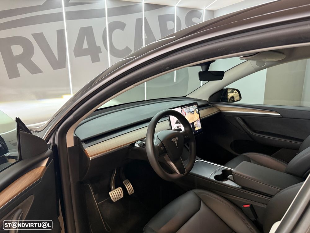 Tesla Model Y Performance Dual Motor AWD - 13