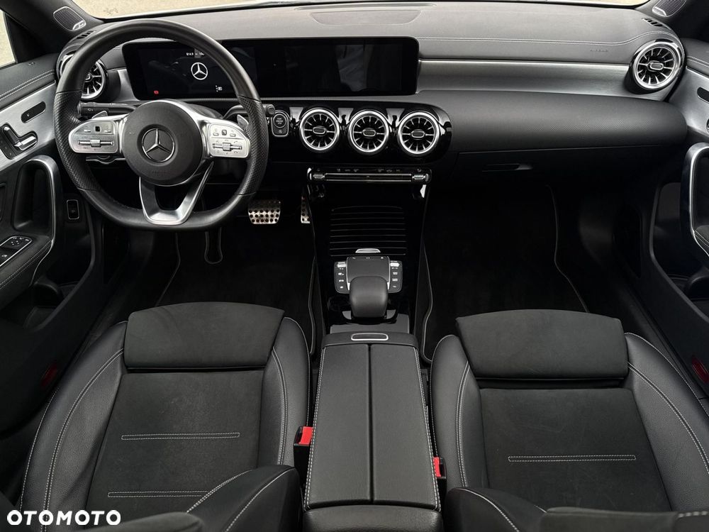 Mercedes-Benz CLA 200 7G-DCT - 20