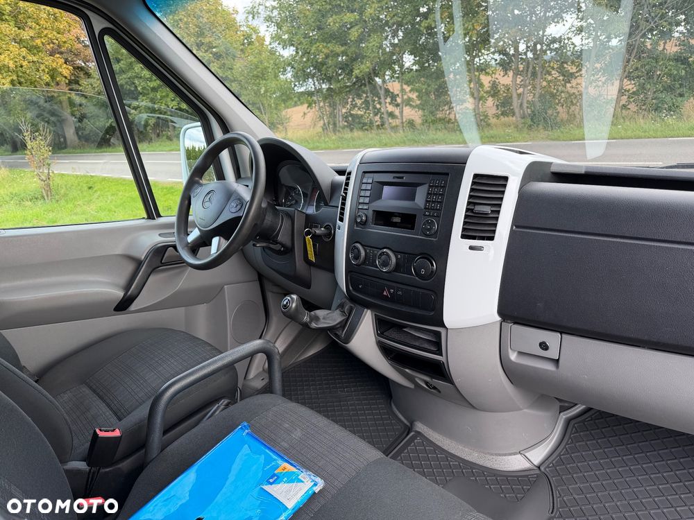 Mercedes-Benz Sprinter - 14