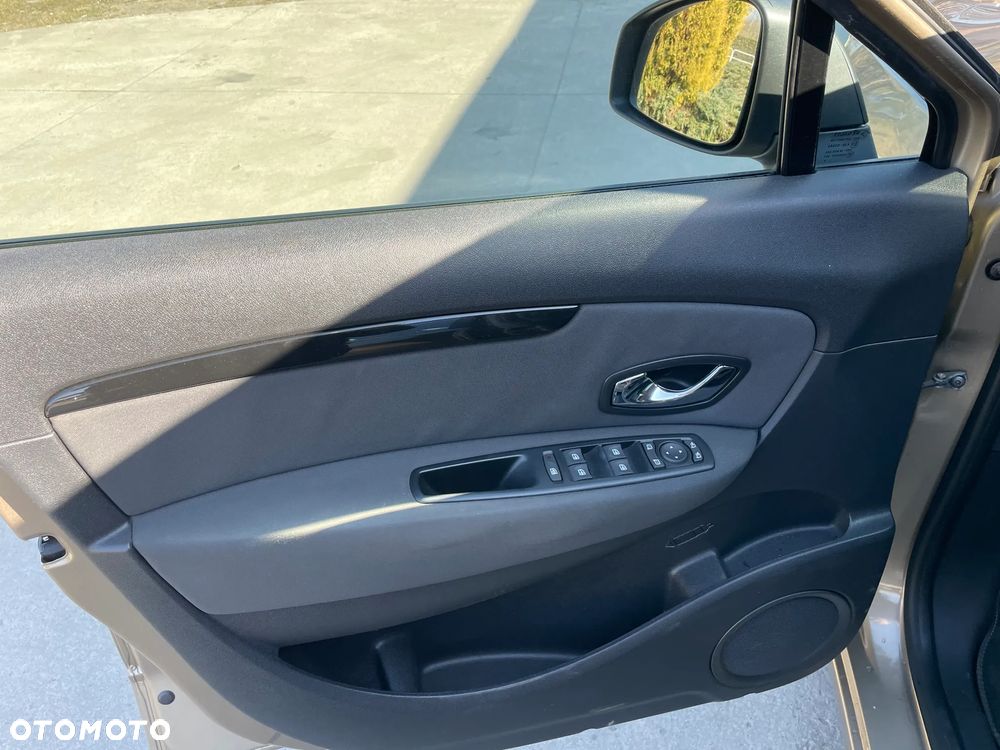 Renault Grand Scenic ENERGY TCe 130 S&S Paris - 16