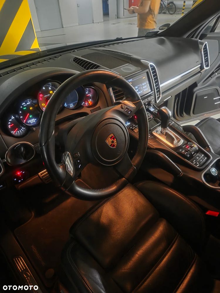 Porsche Cayenne - 4
