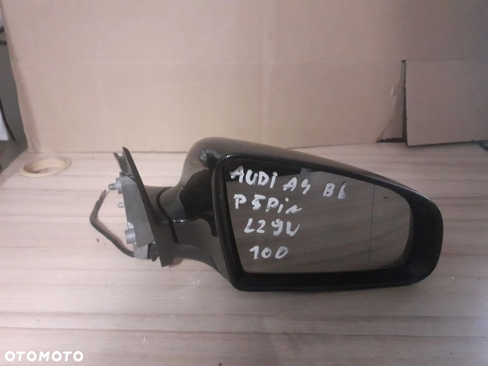 # LUSTERKO PRAWE AUDI A4 B6 5PIN LZ9W - 2