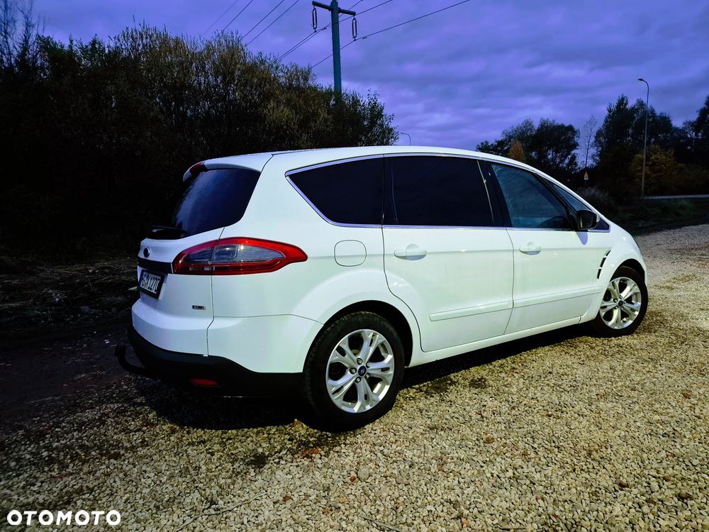 Ford S-Max - 11