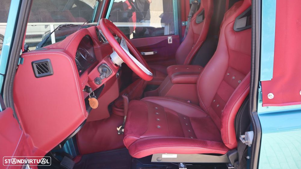 Land Rover Defender - 16
