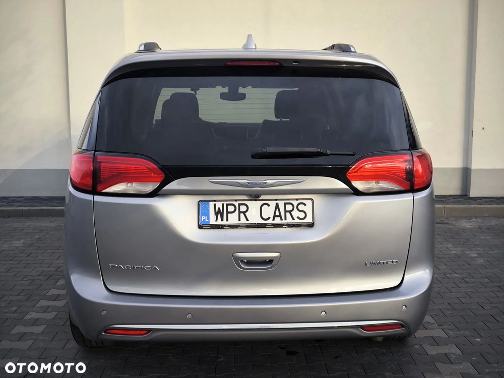 Chrysler Pacifica - 4