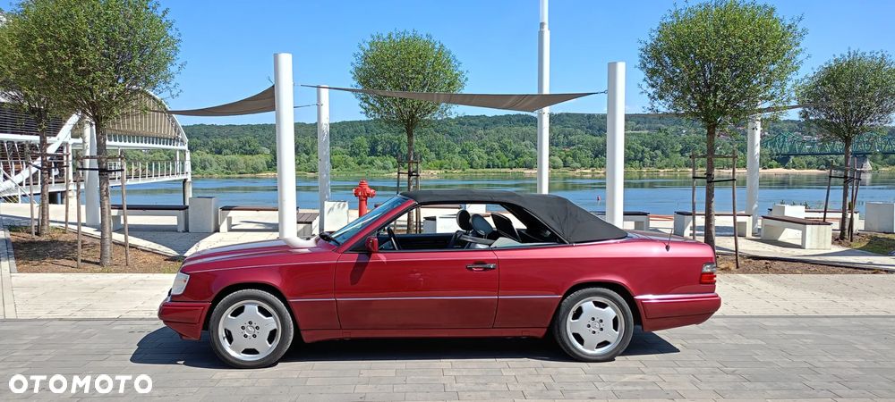 Mercedes-Benz W124 1995 photo 4