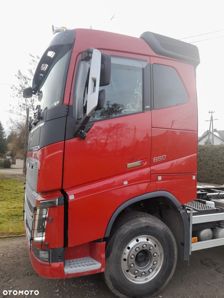 Volvo FH 16 650koni 6x2 OŚ SKRĘTNA PODNOSZONA // JEDYNY TAKI// RAMA DO ZABUDOWY// HDS dzwig żuraw do lasu drewna tarcicy // DO ŻYWCA// asenizacyjny// HOLOWNIK// FULL opcja ze SZWAJCARI - 25
