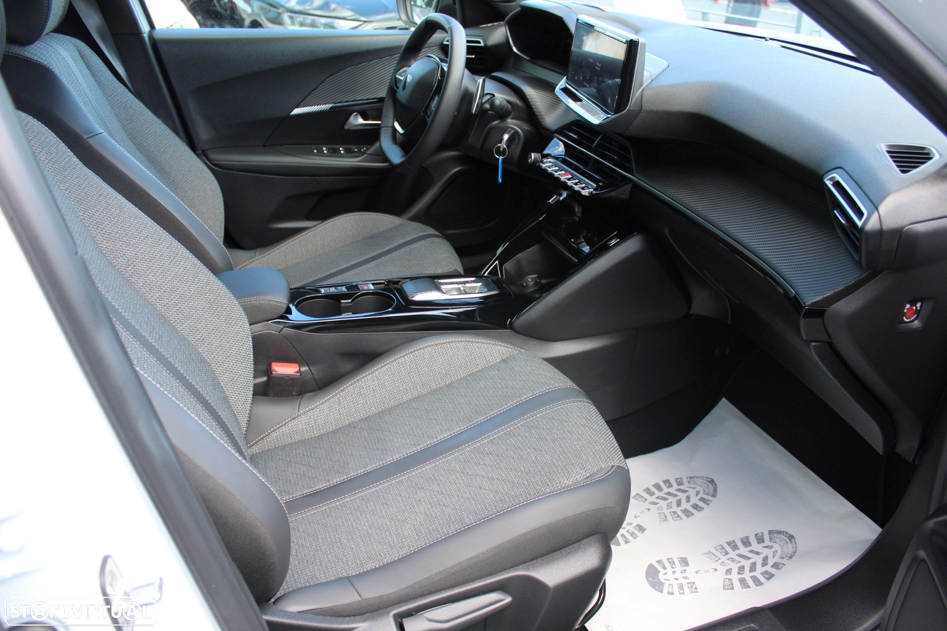 Peugeot 2008 1.2 PureTech Allure Pack EAT8 - 15