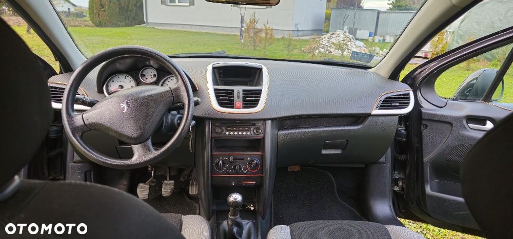 Peugeot 207 - 8