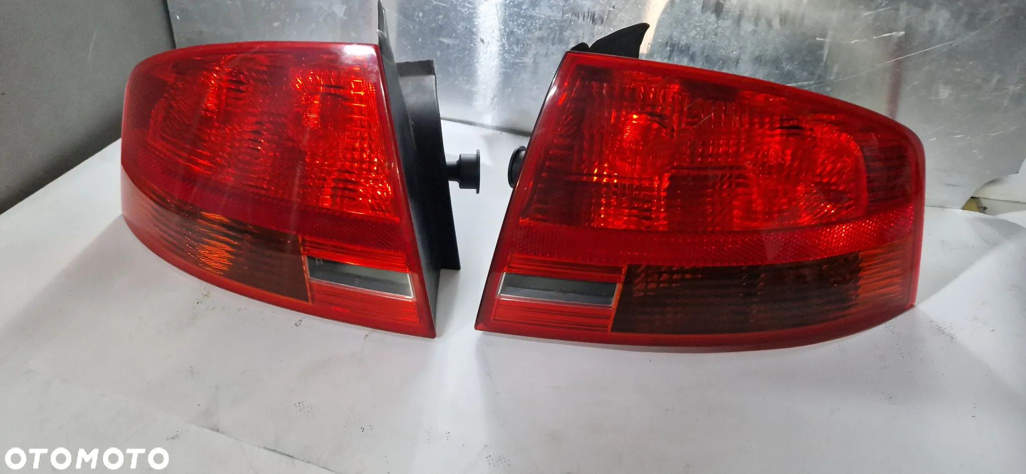 LAMPA TYLNA PRAWA LEWA AUDI A4 B7 R965070 ,L965069  SEDAN - 1