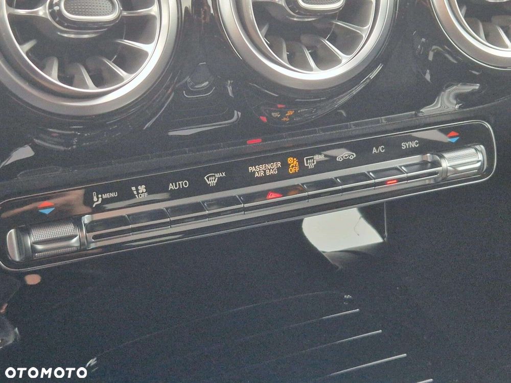 Mercedes-Benz Klasa A 220 4-Matic AMG Line 8G-DCT - 13