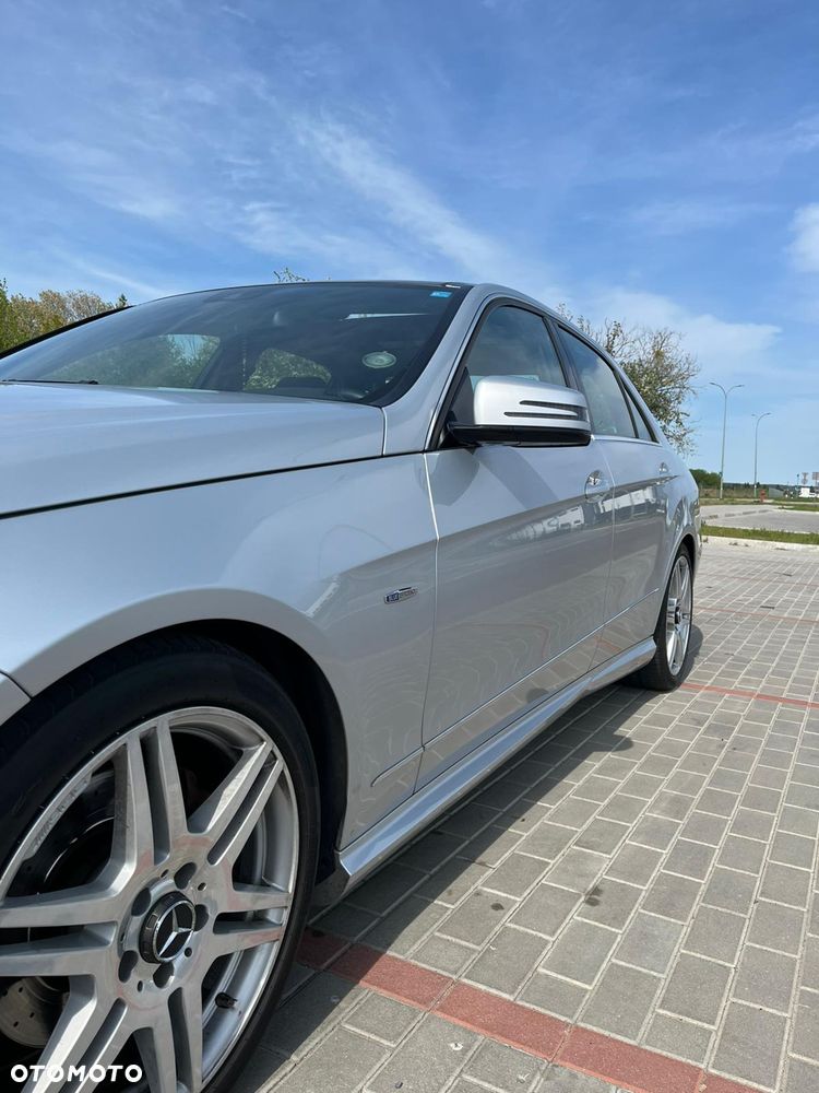 Mercedes-Benz Klasa E 300 CDI DPF BlueEFFICIENCY 7G-TRONIC Avantgarde - 10