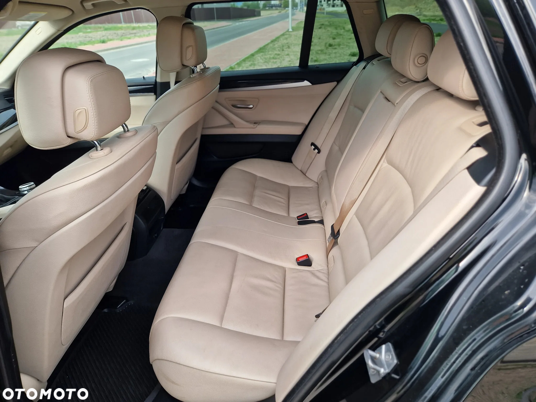 BMW Seria 5 523i Touring - 10