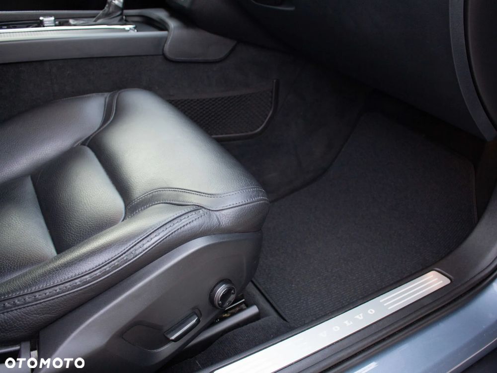 Volvo V90 D4 AWD Momentum - 25