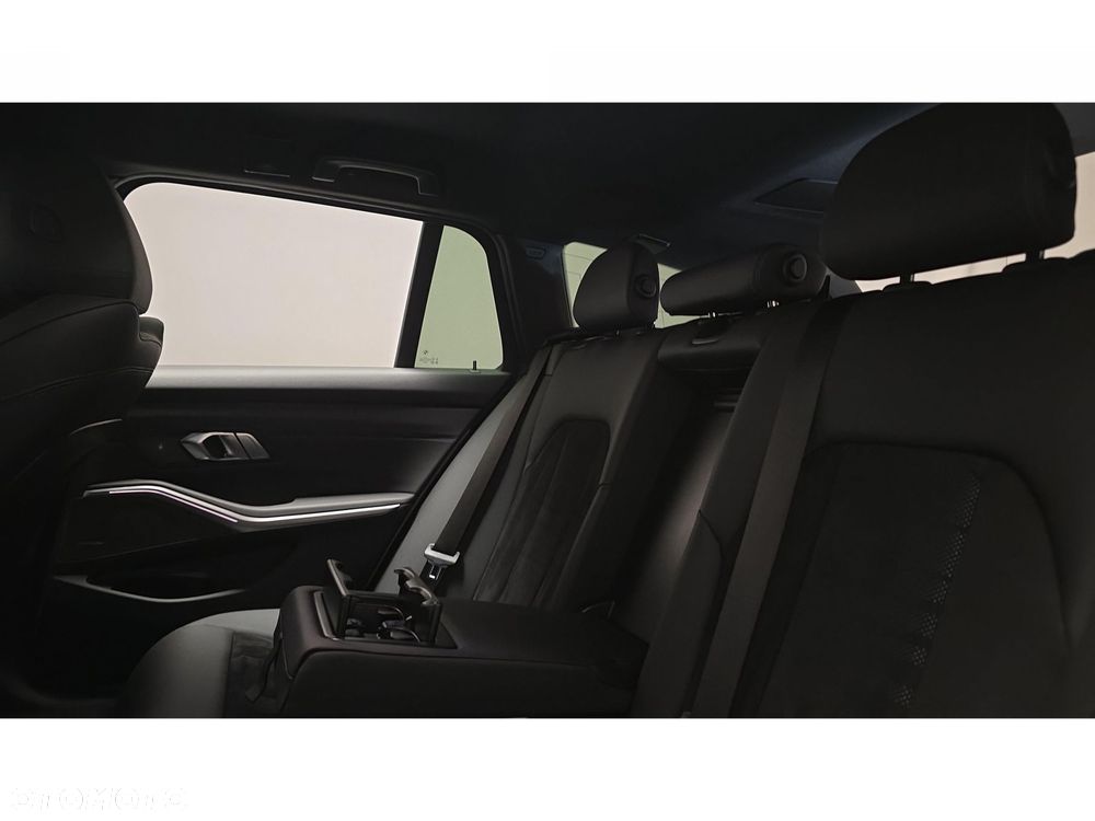 BMW Seria 3 320d xDrive M Sport - 23
