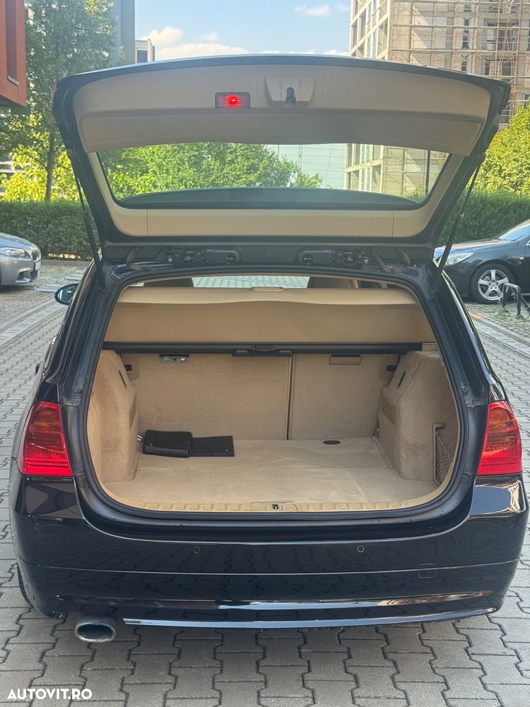 BMW Seria 3 320d DPF Touring Aut. - 11