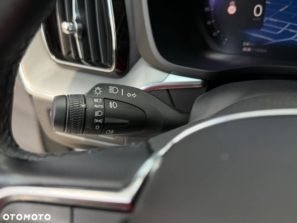 Volvo XC 60 B4 B Momentum Pro - 29