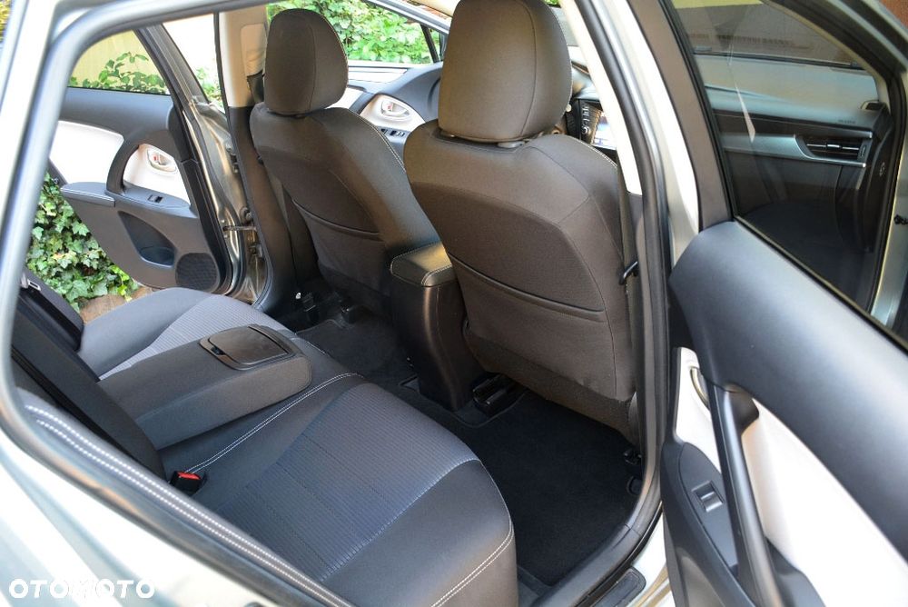 Toyota Avensis 1.8 Premium - 23