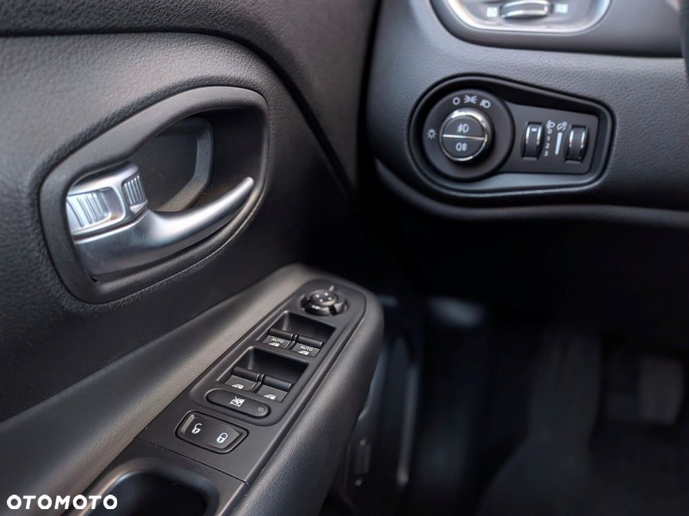 Jeep Renegade 1.4 MultiAir Limited FWD S&S - 29
