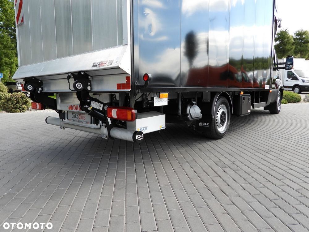 Iveco DAILY 35S18 KONTENER WINDA 8 PALET WEBASTO TEMPOMAT NAWIGACJA LEDY PNEUMATYKA KLIMATYZACJA  180KM - 25