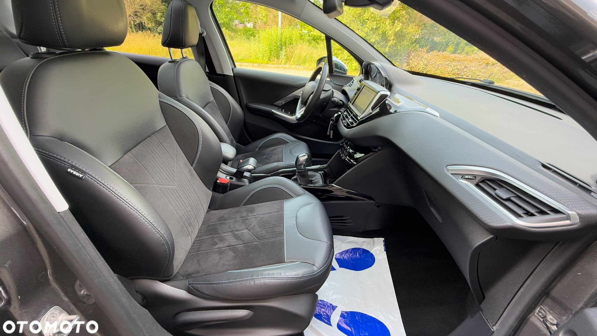 Peugeot 2008 1.6 BlueHDi Allure S&S - 24