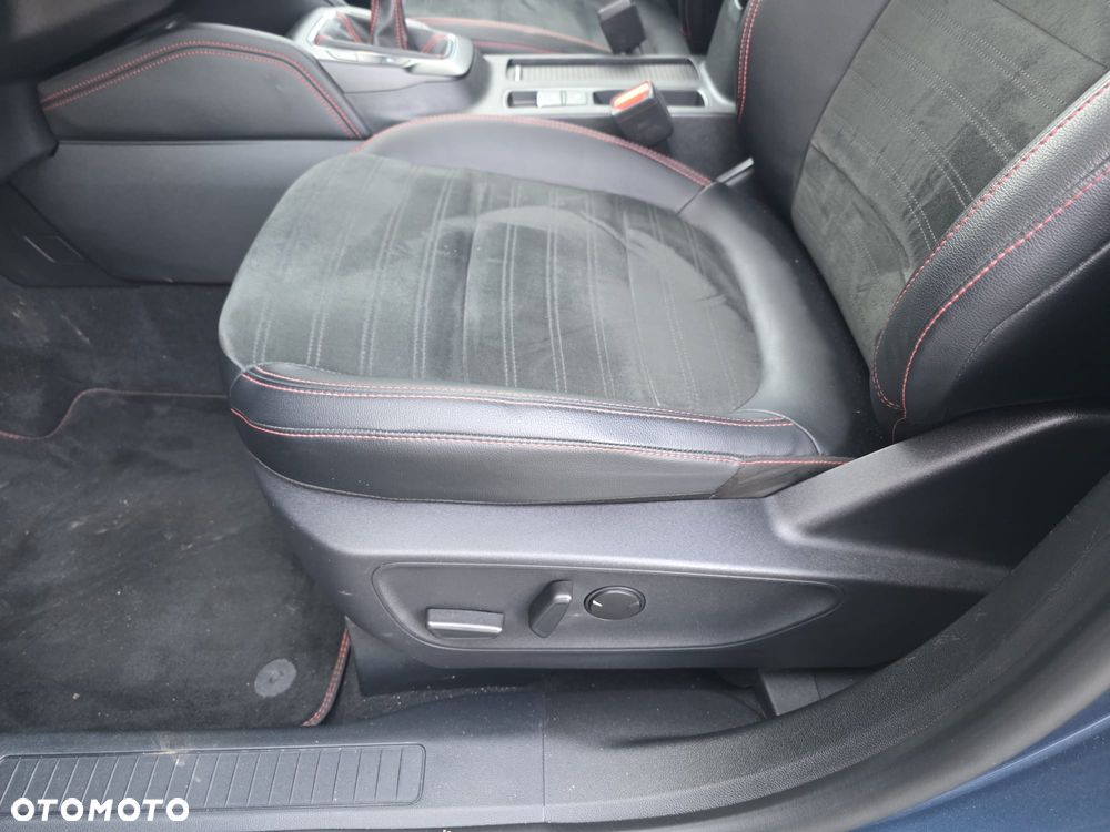 Ford Kuga 1.5 EcoBoost ST-LINE - 25