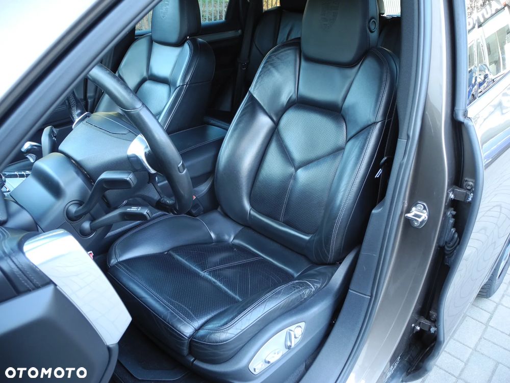 Porsche Cayenne - 14
