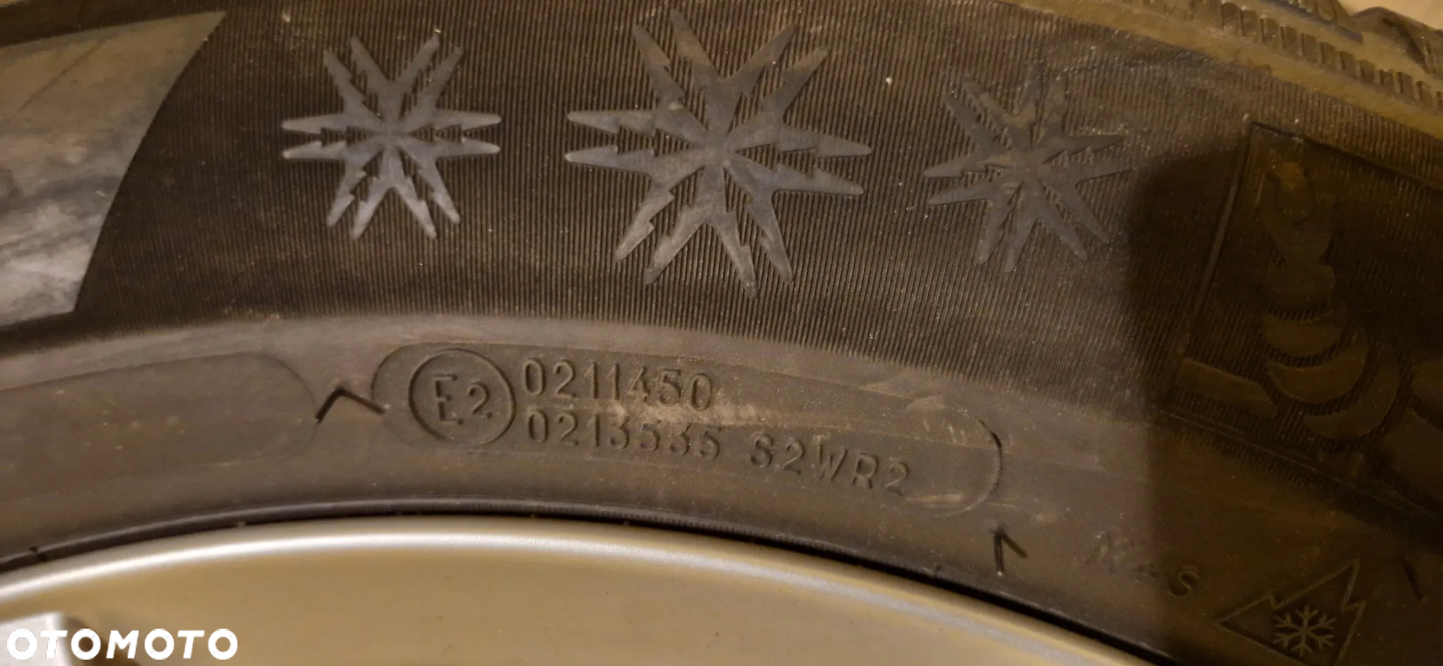 Sprzedam komplet kół z felgami aluminiowymi do VW Passata. Opony Michelin 215/55/R16 - 16