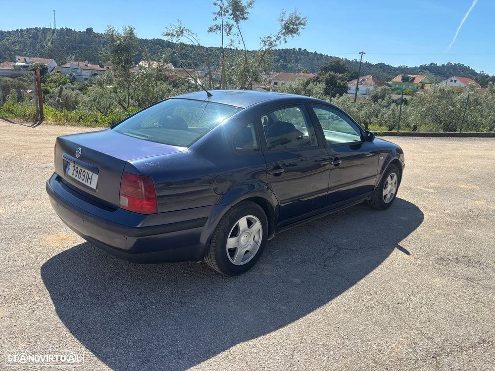 VW Passat 1.9 TDi Confortline - 3