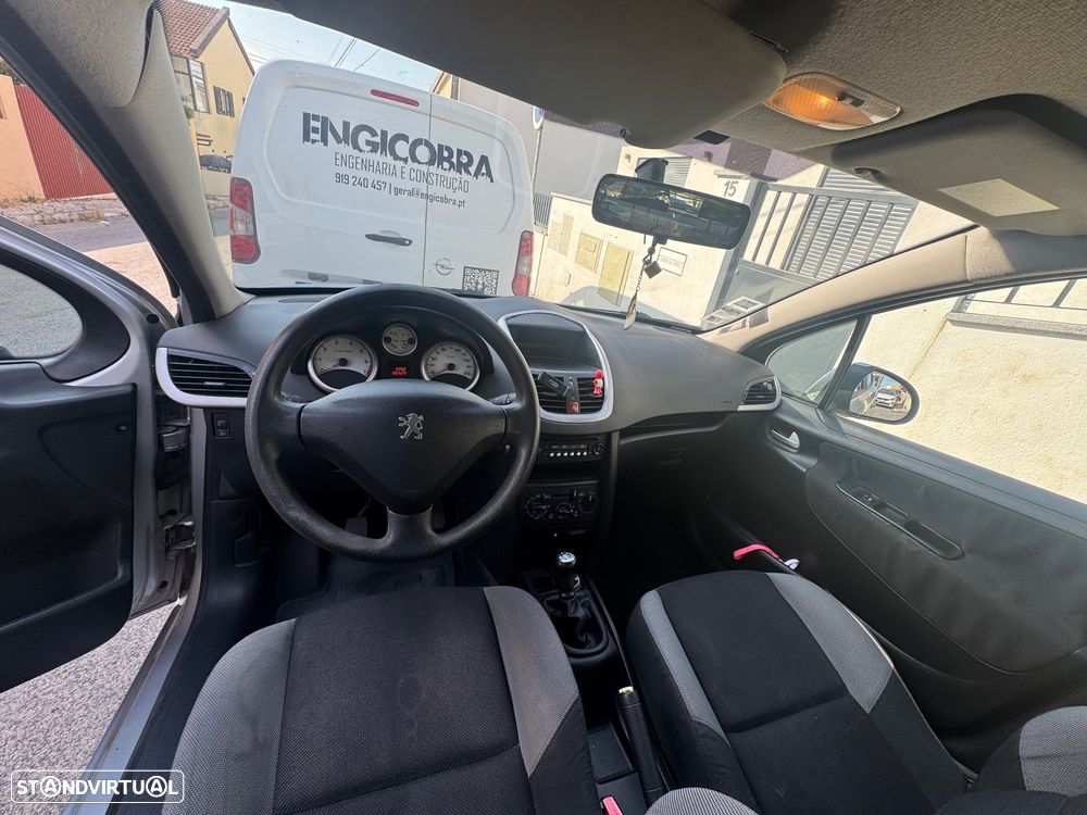 Peugeot 207 1.4 16V Trendy - 7