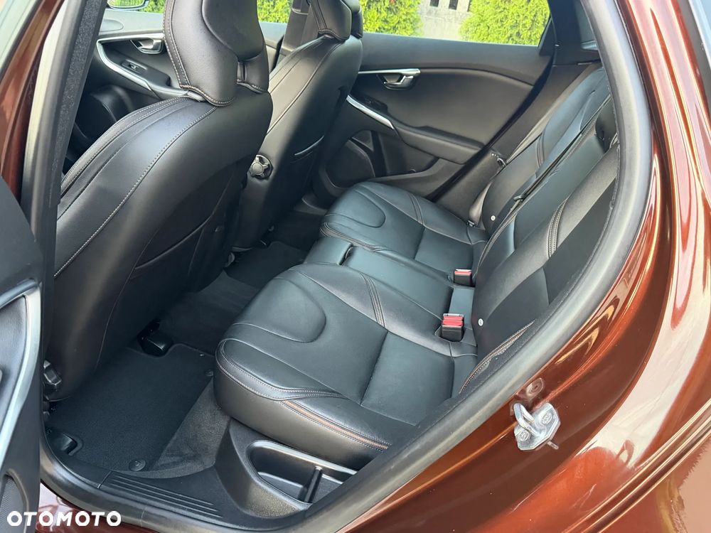 Volvo V40 Cross Country - 18