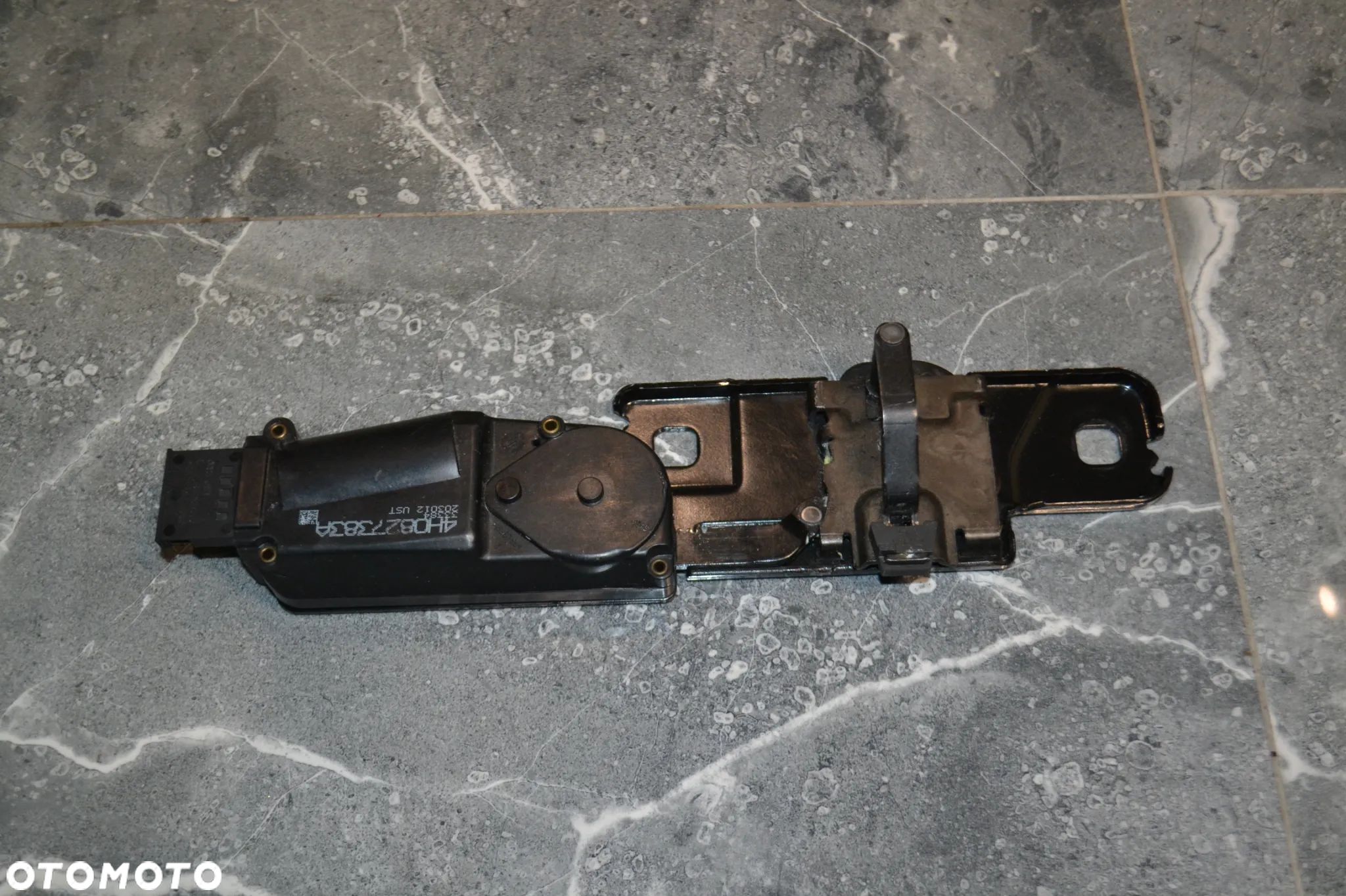 AUDI A4 B8 A6 C7 Q5 Q7 DOCIĄG ZAMEK KLAPY BAGAŻNIKA 4H0827383A - 1