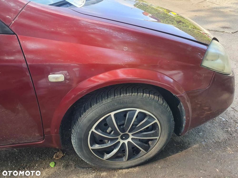 Nissan Primera  P12 HB Błotnik lewy,prawy. - 1