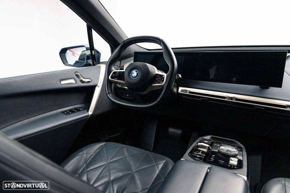 BMW iX xDrive 40 - 14