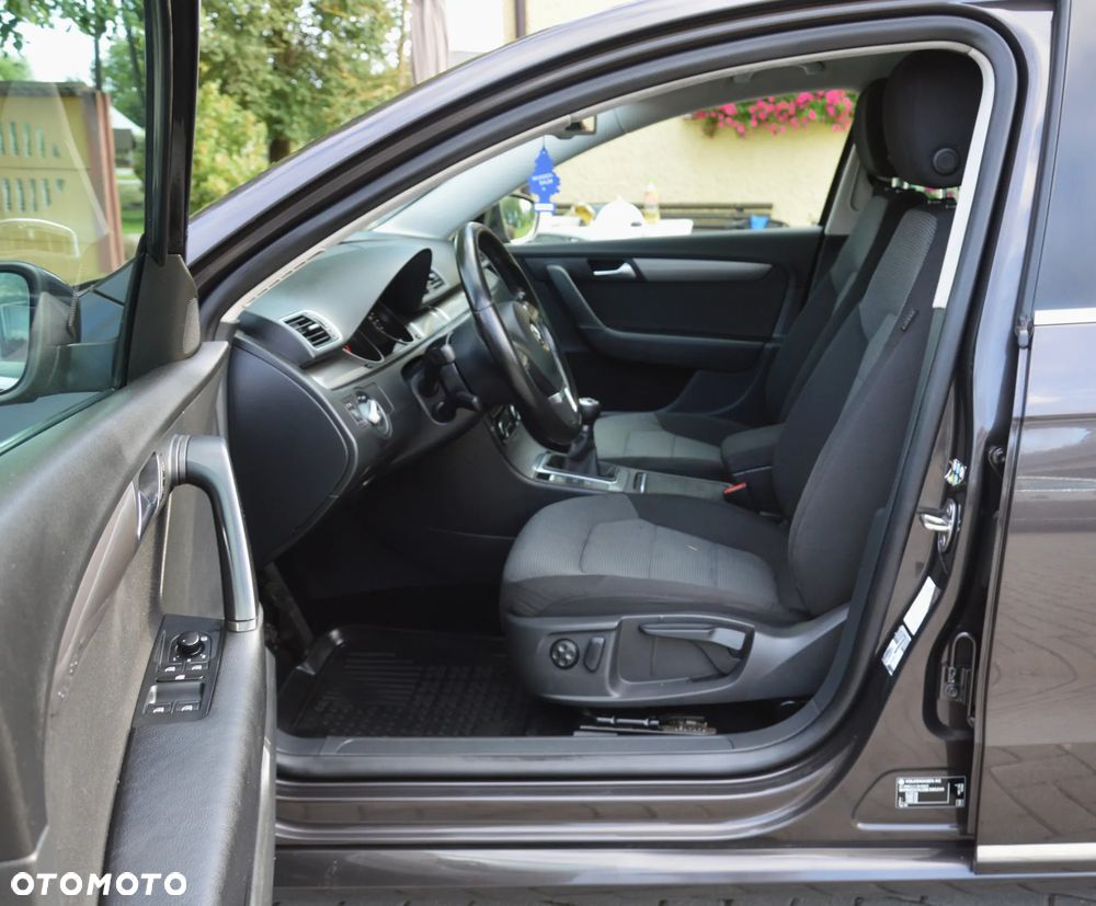 Volkswagen Passat - 17