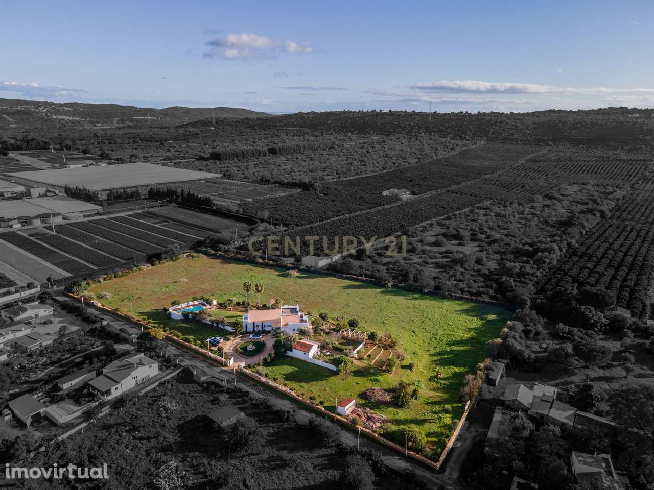 Moradia de Luxo na Urbanização do Foral inserida num lote com 17 640m2 - Grande imagem: 2/60