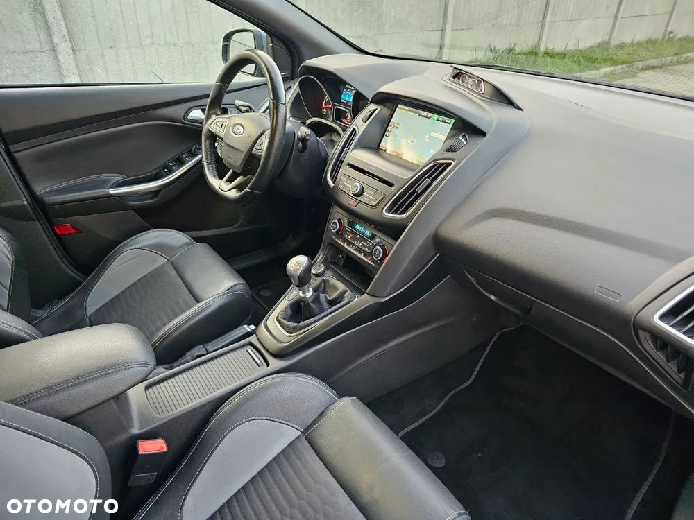 Ford Focus ST - 38