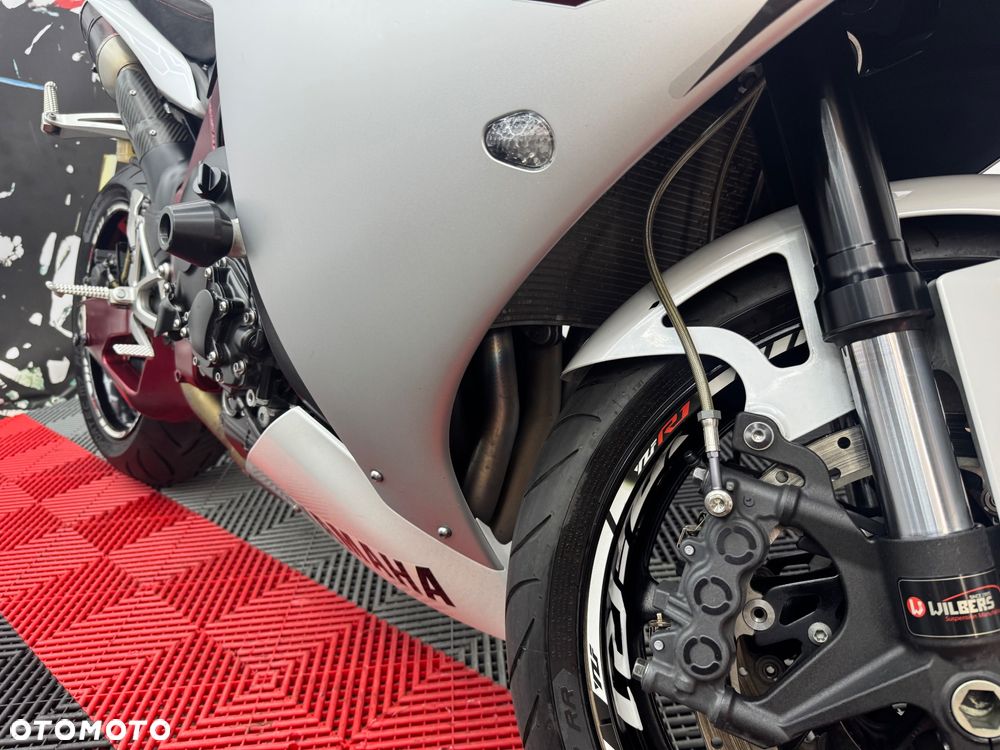 Yamaha R1 - 39