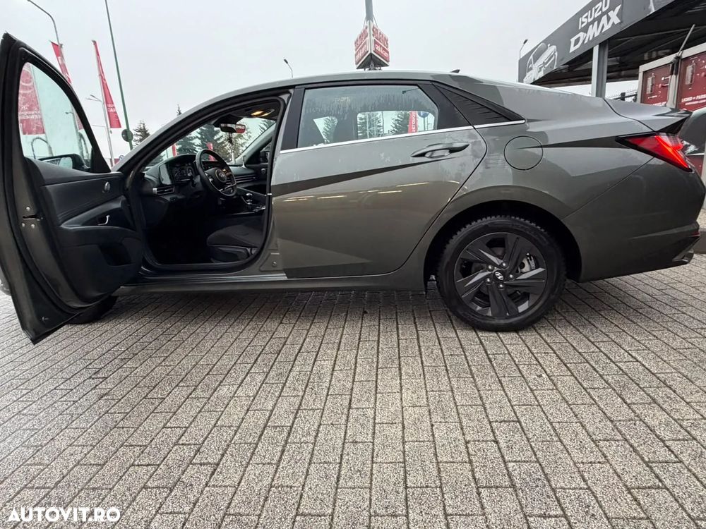 Hyundai Elantra 1.6 l 123 CP 6MT Highway - 11
