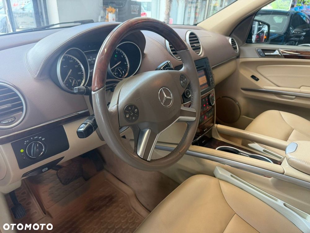 Mercedes-Benz GL - 28